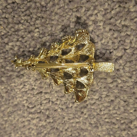 Christmas Tree Brooch Rhinestone Scalloped Goldtone Collectible Pin - Picture 2 of 3